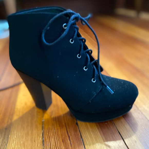 Beautiful faux suede black platform booties. Sz8.5 - Picture 4 of 5